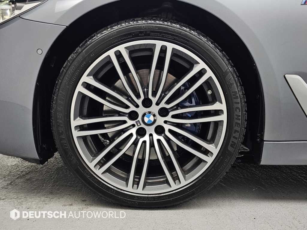 BMW 5-Series — photo 05