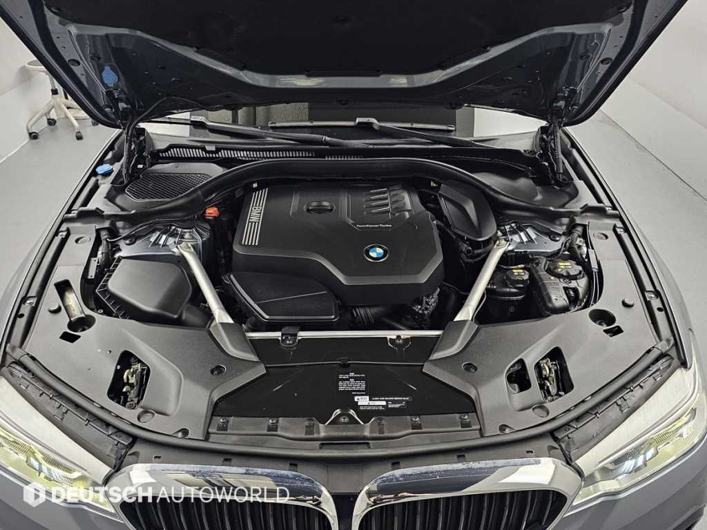 BMW 5-Series — photo 06