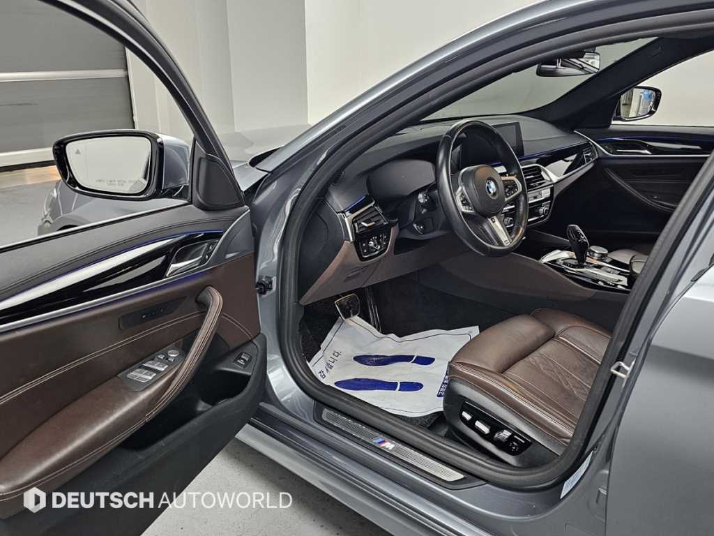 BMW 5-Series — photo 11