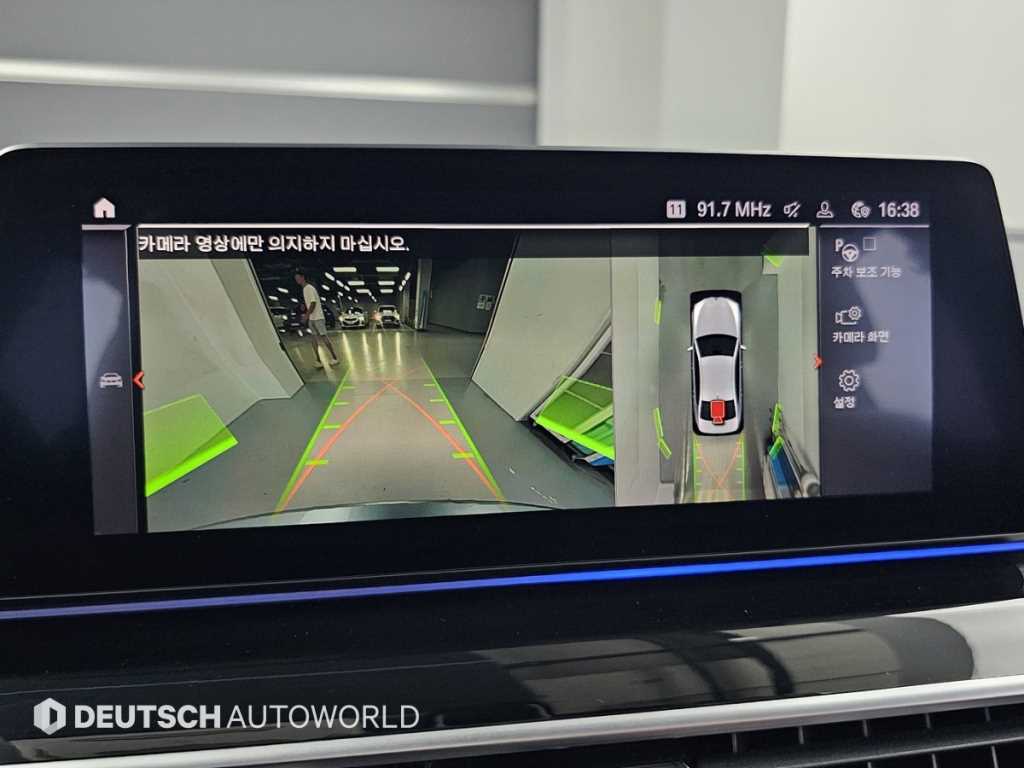 BMW 5-Series — photo 15