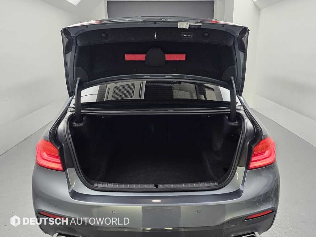 BMW 5-Series — photo 19