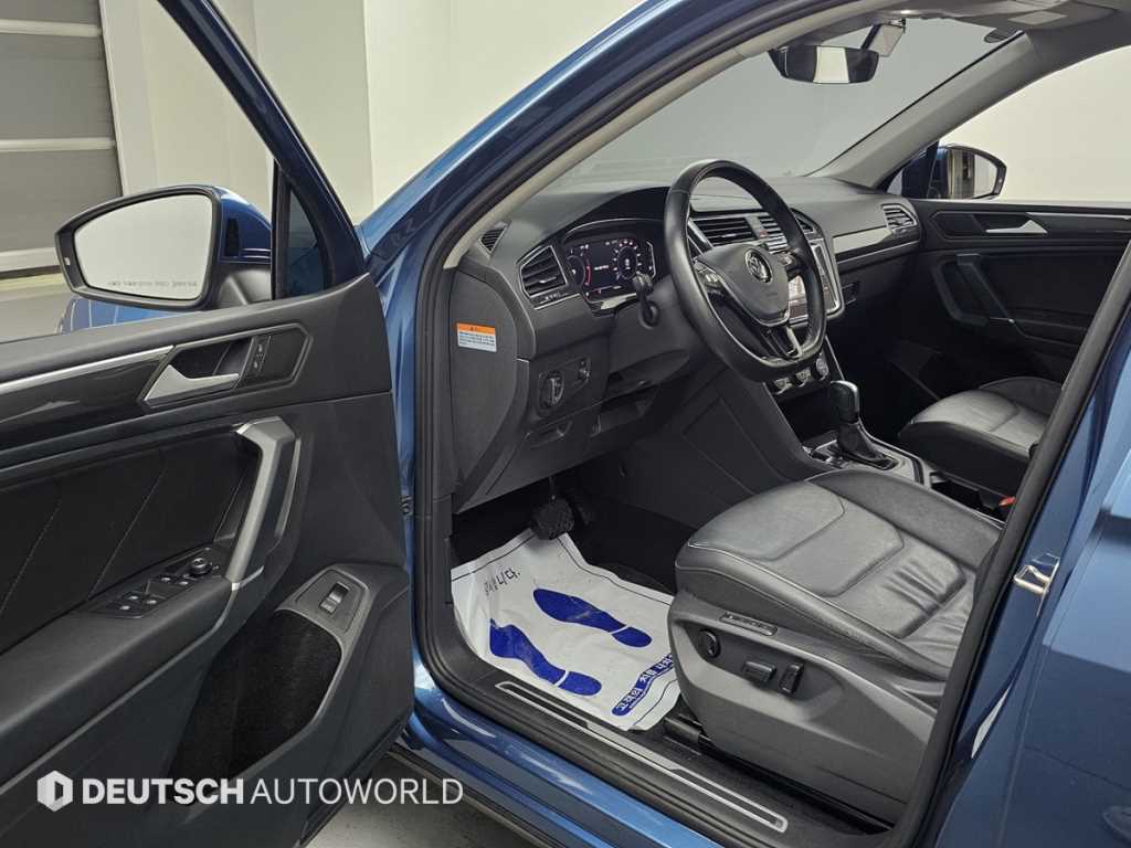 Volkswagen Tiguan — photo 11