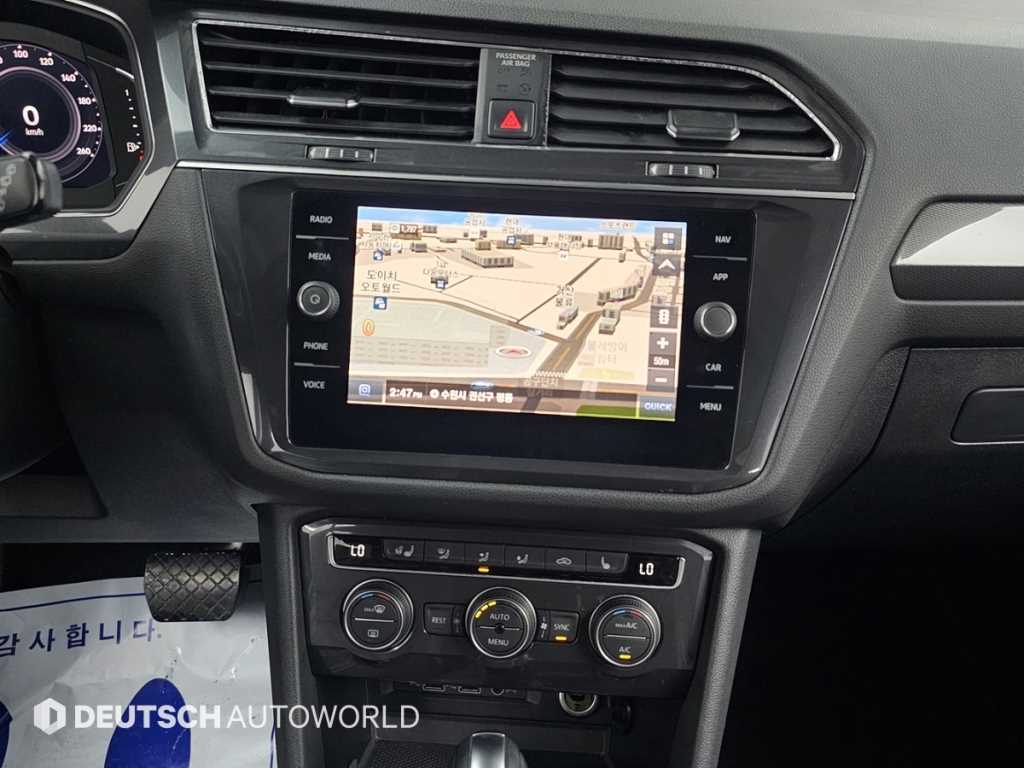 Volkswagen Tiguan — photo 14