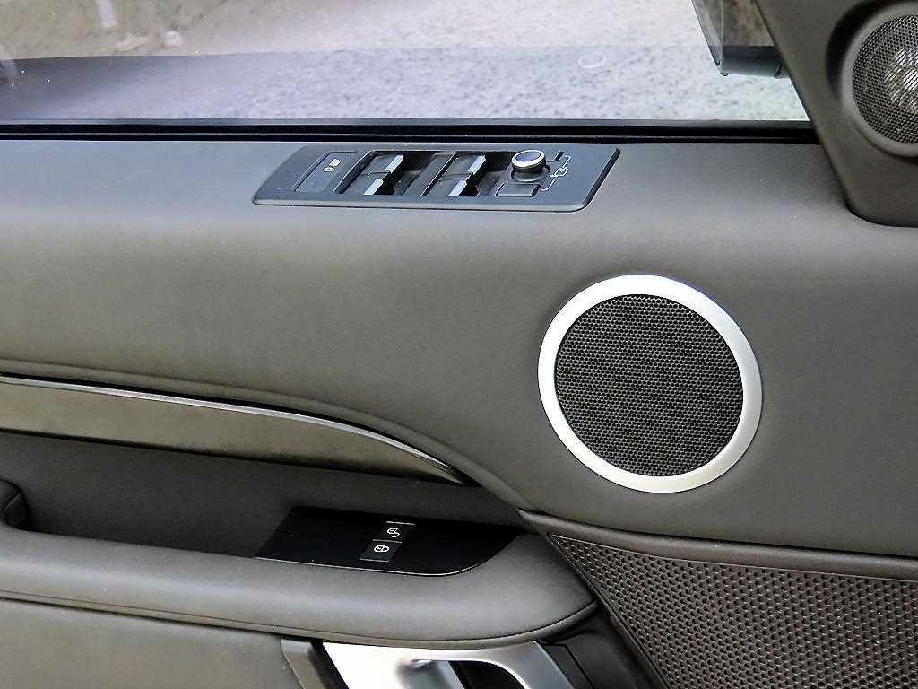 Land Rover Discovery — photo 11