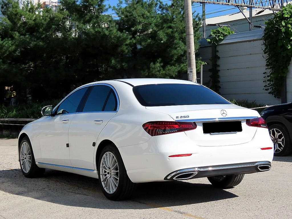 Mercedes-Benz E-Class — photo 03