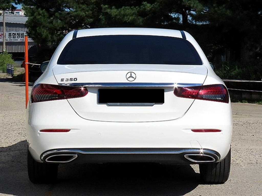 Mercedes-Benz E-Class — photo 04