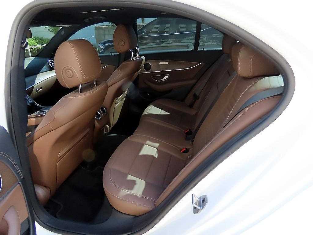 Mercedes-Benz E-Class — photo 06
