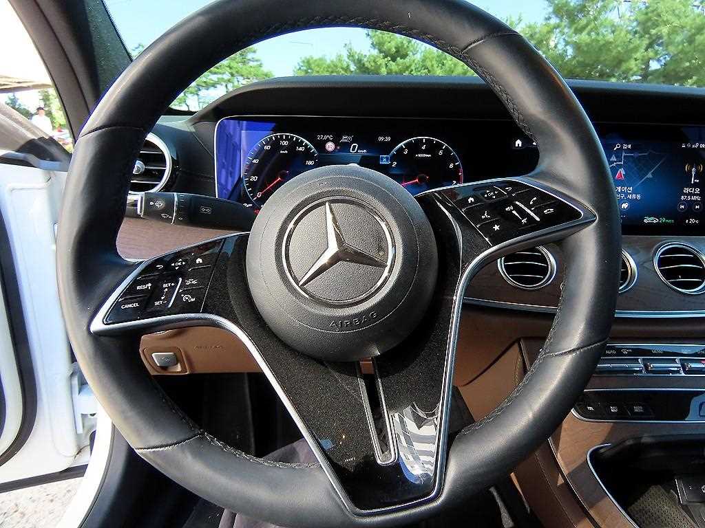 Mercedes-Benz E-Class — photo 08