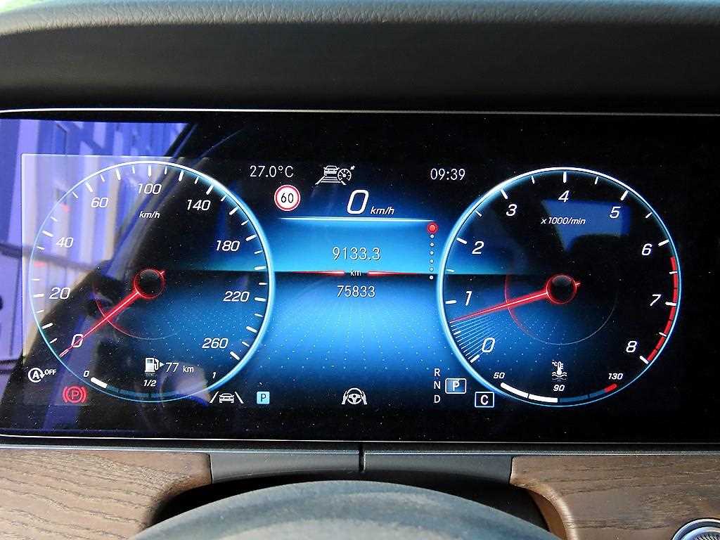 Mercedes-Benz E-Class — photo 09