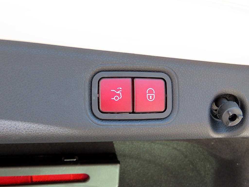 Mercedes-Benz E-Class — photo 16