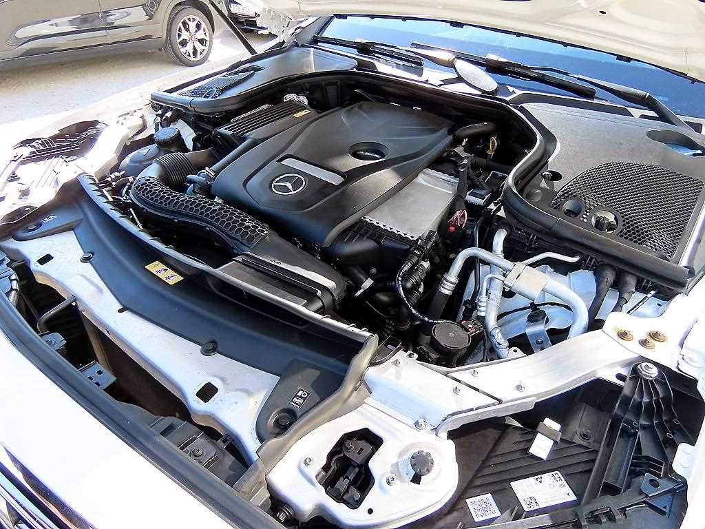 Mercedes-Benz E-Class — photo 19