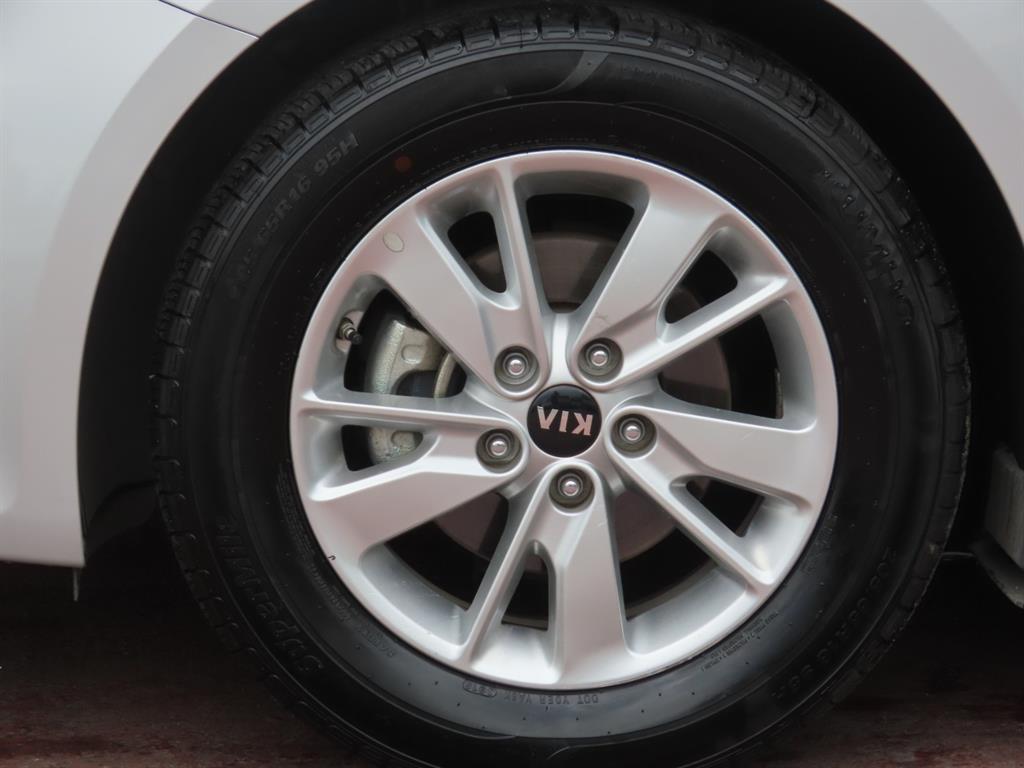 Kia K5 — photo 20