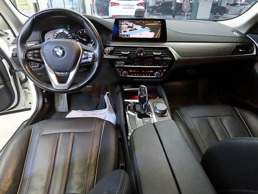 BMW 5-Series — photo 10
