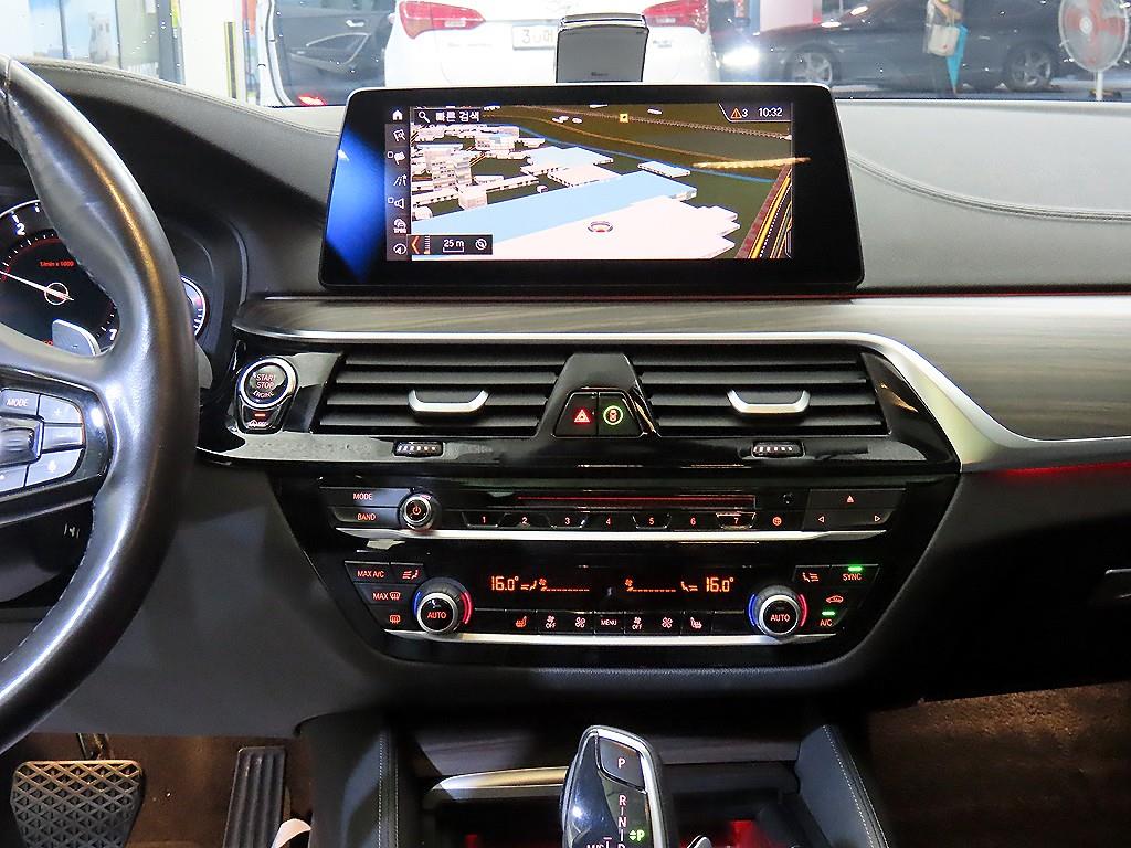 BMW 5-Series — photo 11