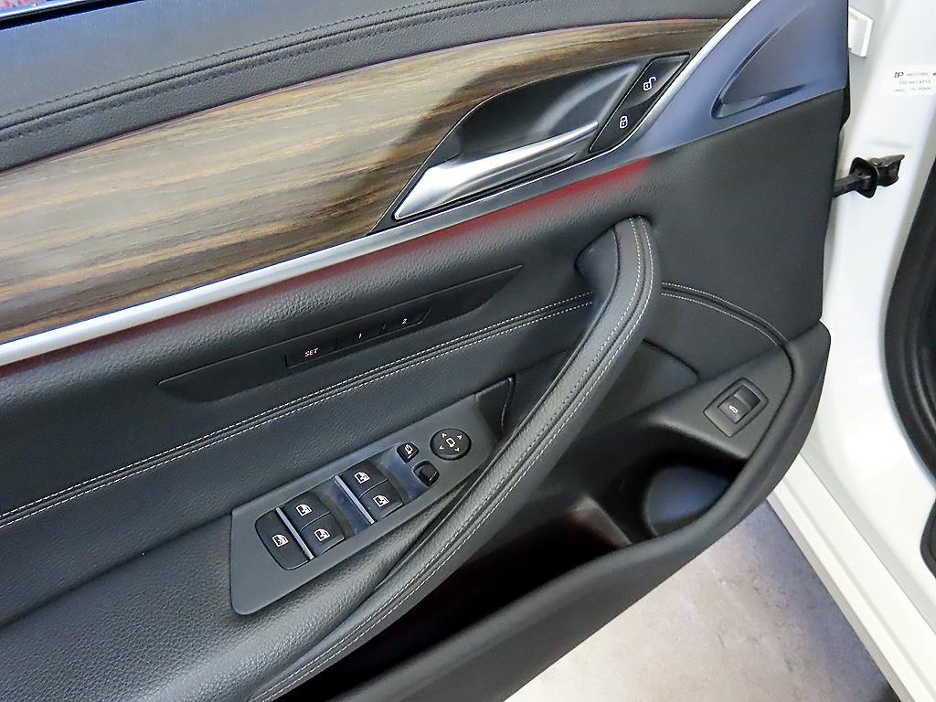 BMW 5-Series — photo 13