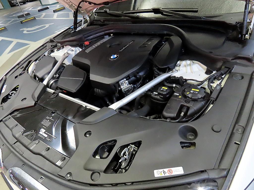 BMW 5-Series — photo 19