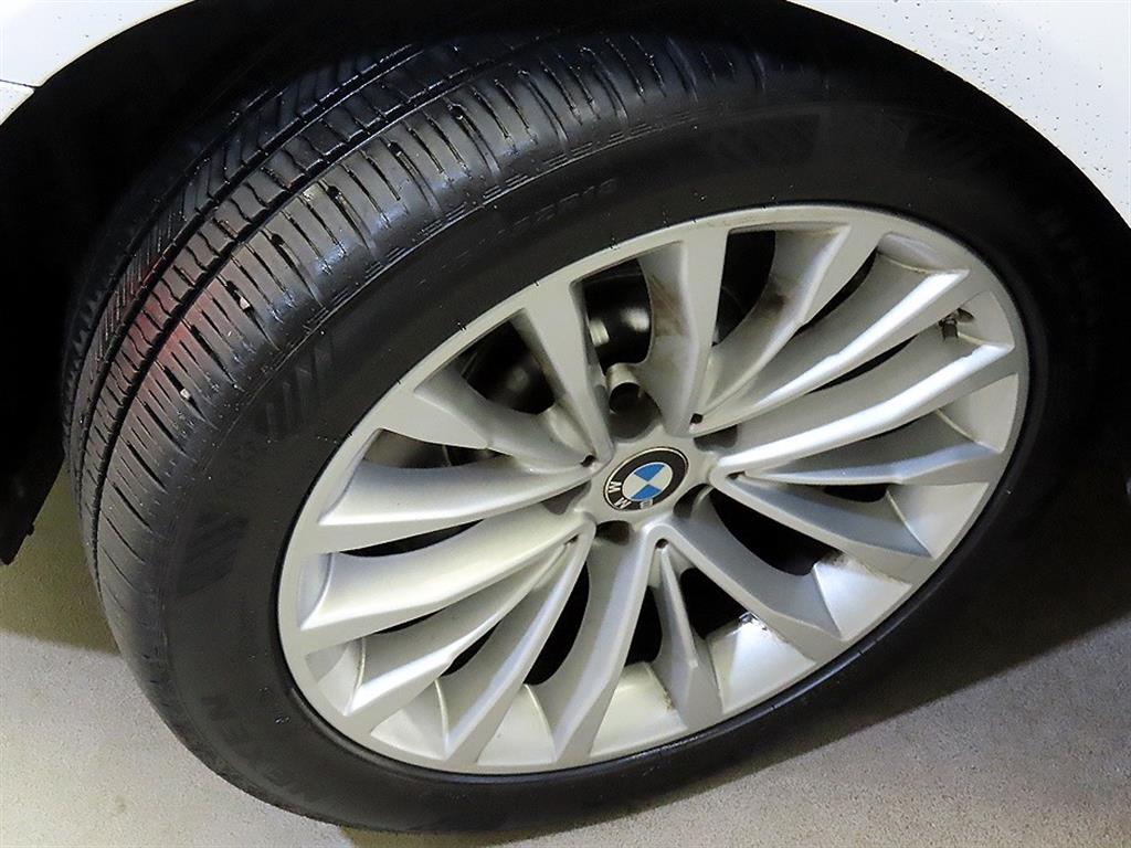 BMW 5-Series — photo 20