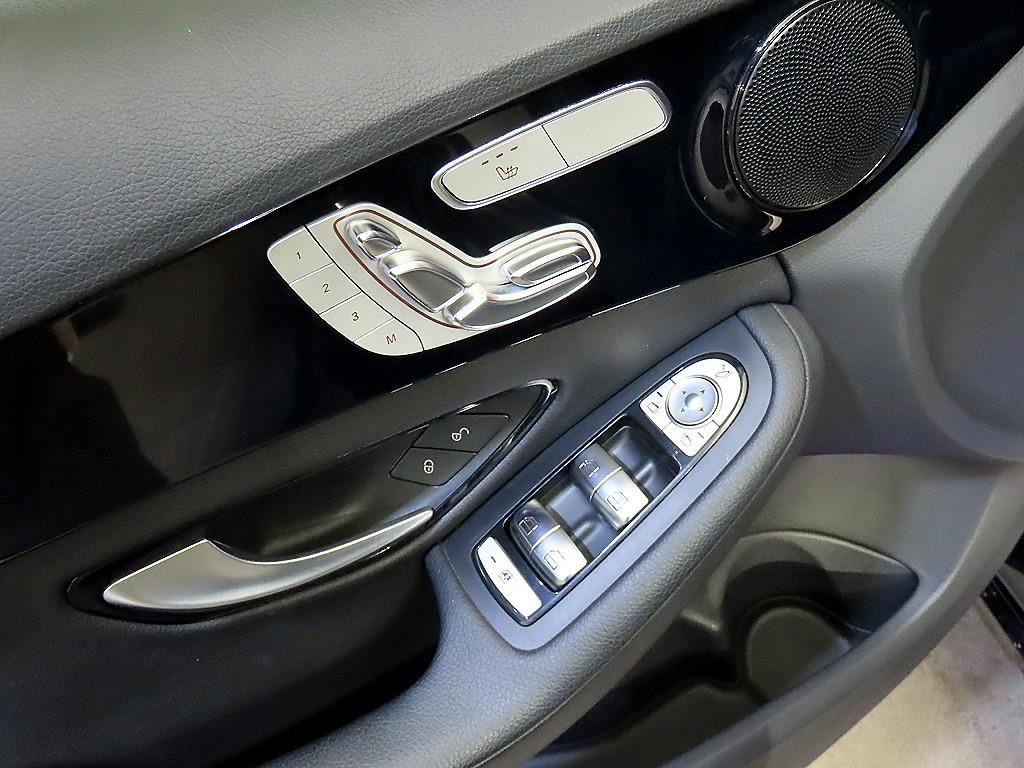 Mercedes-Benz C-Class — photo 13