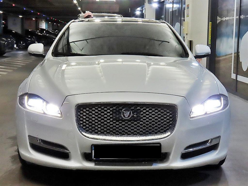 Jaguar XJ — photo 02