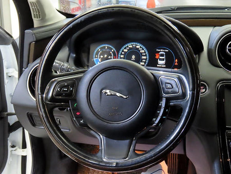 Jaguar XJ — photo 08