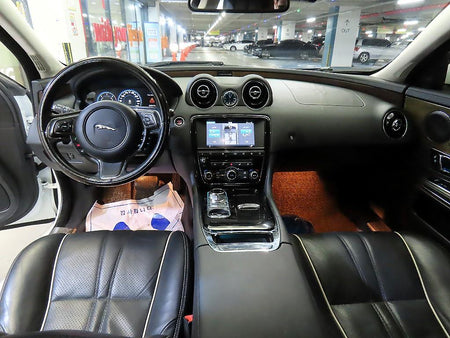 Jaguar XJ — photo 10