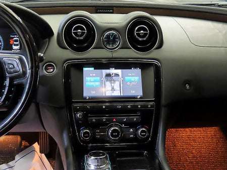 Jaguar XJ — photo 11