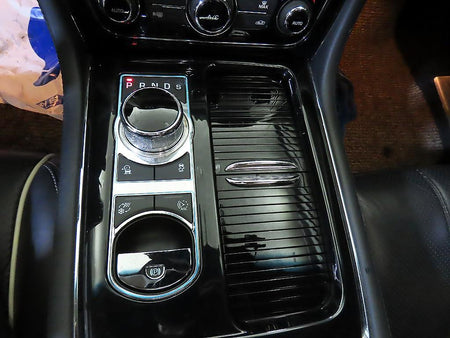 Jaguar XJ — photo 12