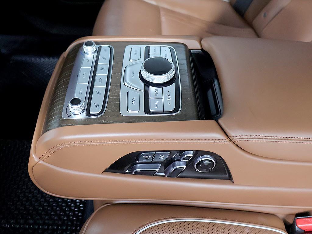 Kia K9 — photo 13