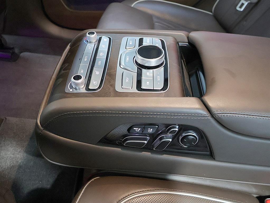 Kia K9 — photo 16