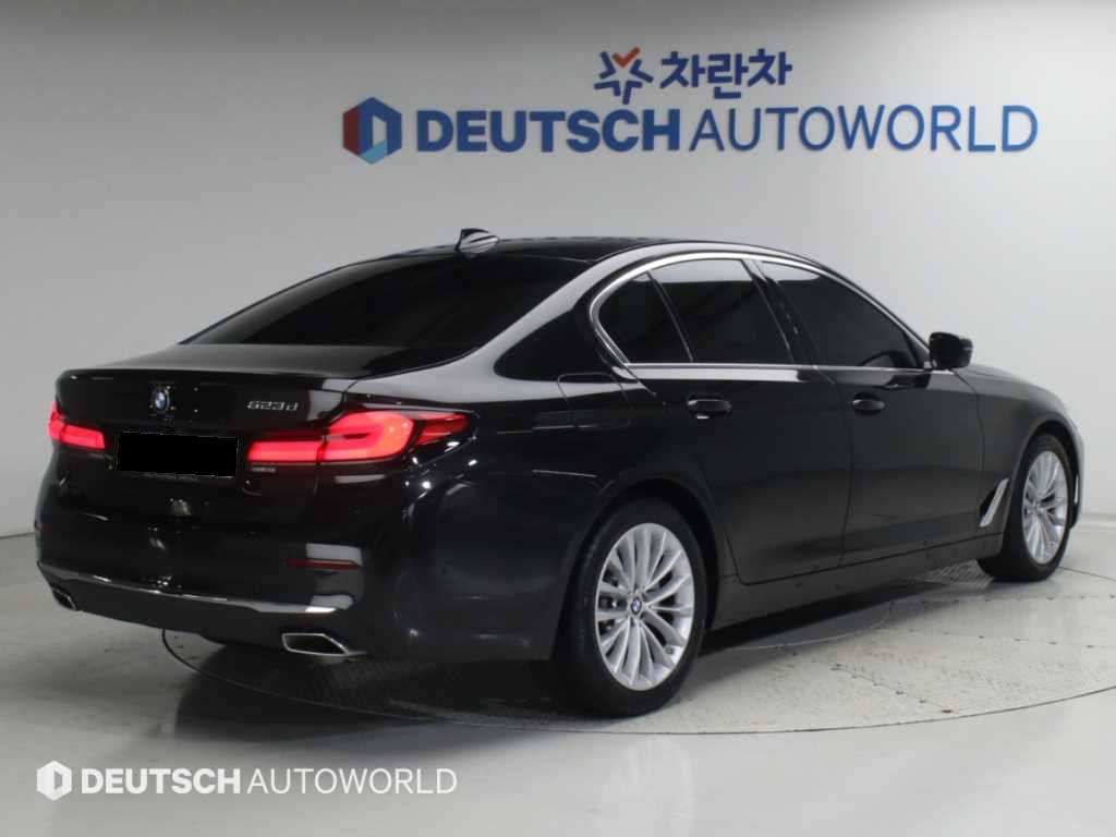 BMW 5-Series — photo 02