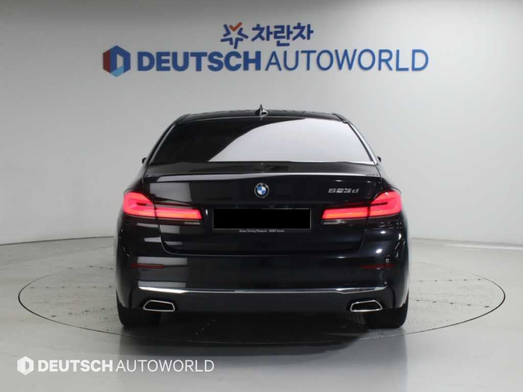 BMW 5-Series — photo 04