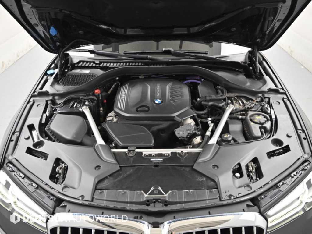 BMW 5-Series — photo 06