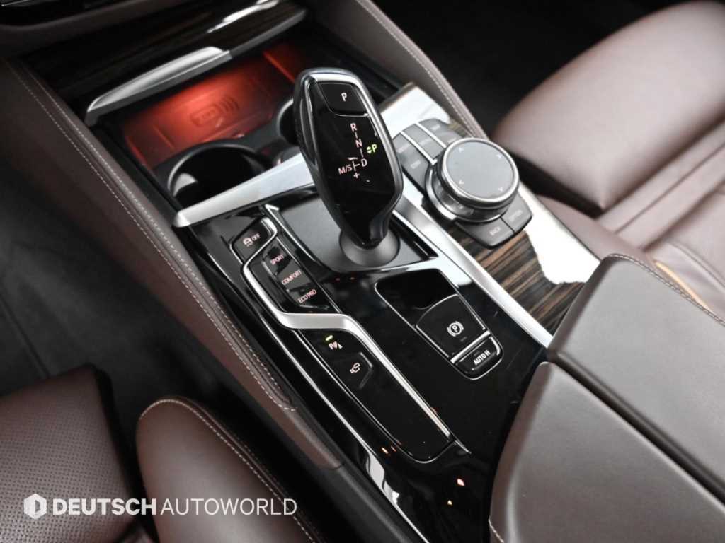 BMW 5-Series — photo 09