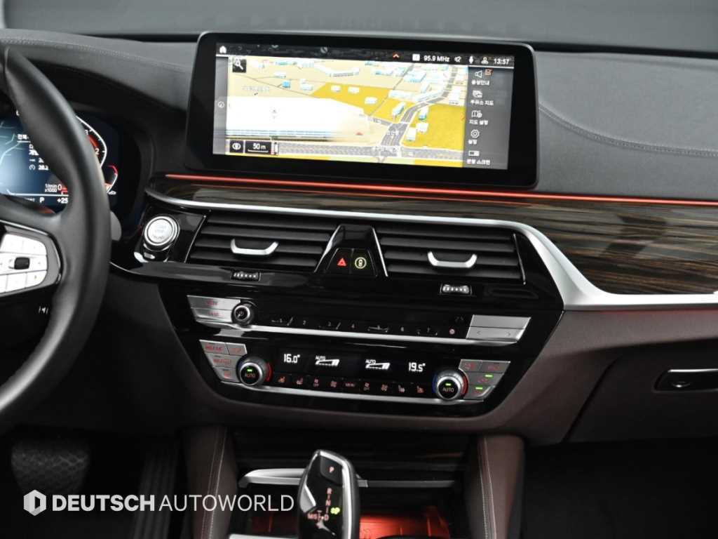 BMW 5-Series — photo 14