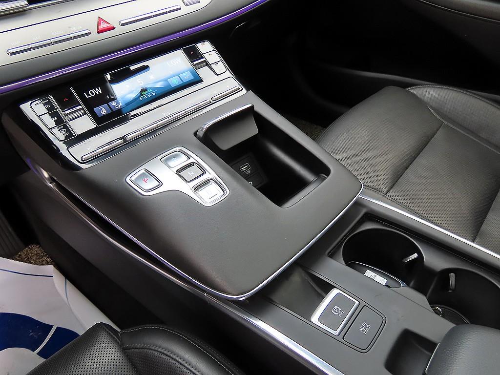 Hyundai Grandeur — photo 11
