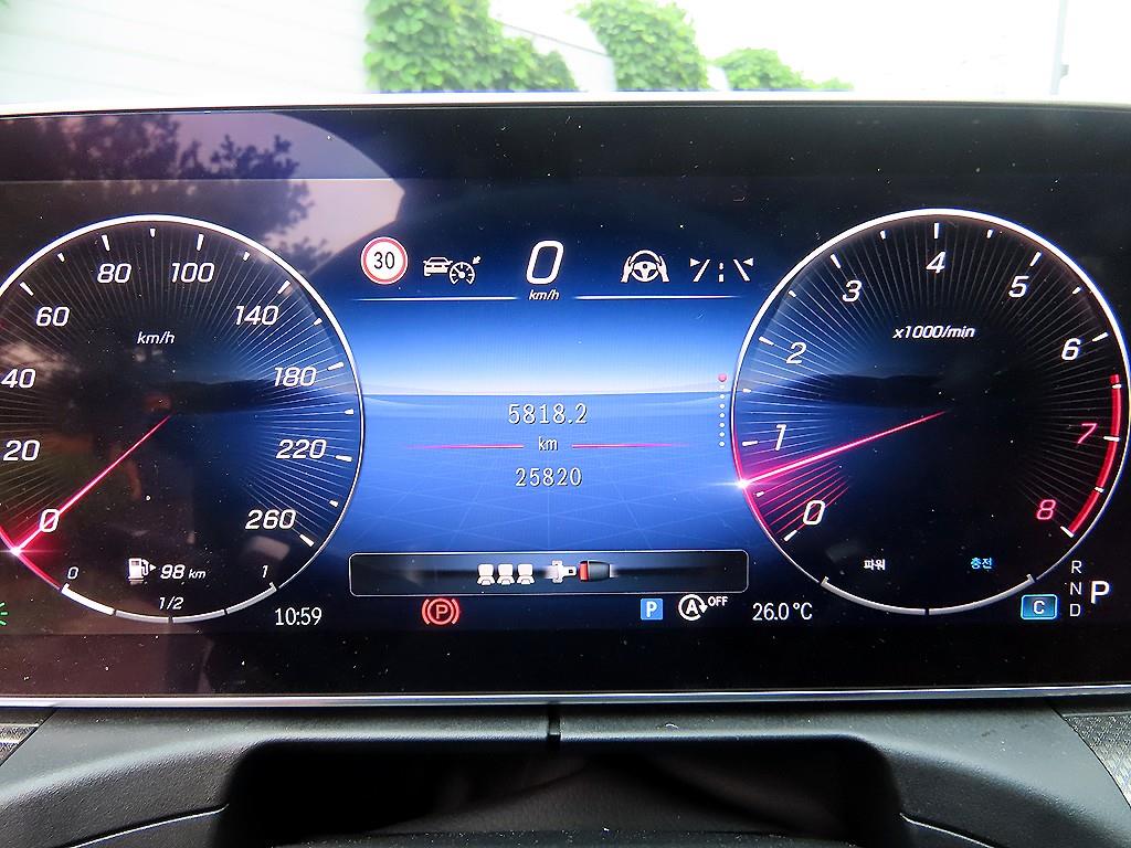 Mercedes-Benz C-Class — photo 09