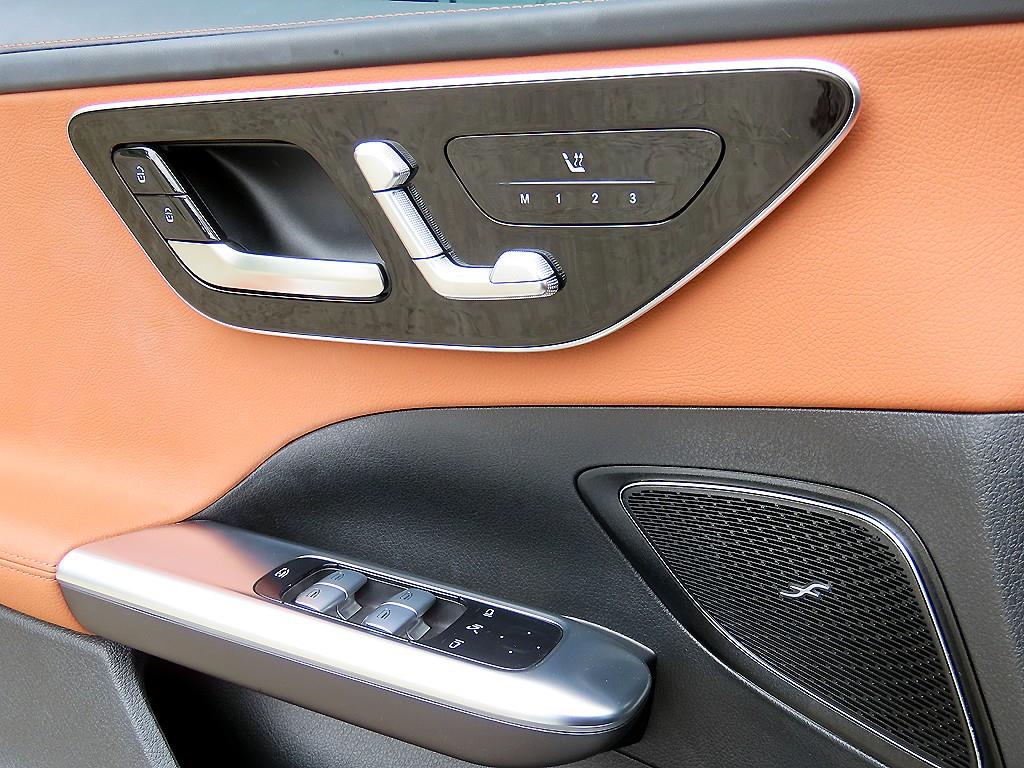 Mercedes-Benz C-Class — photo 12