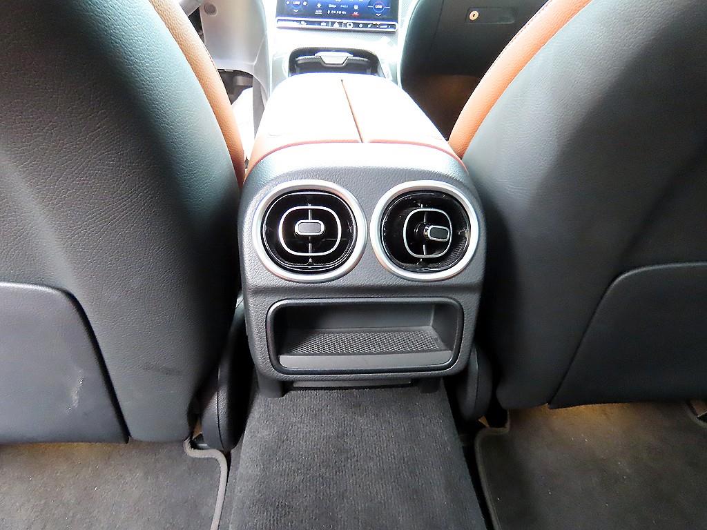 Mercedes-Benz C-Class — photo 16