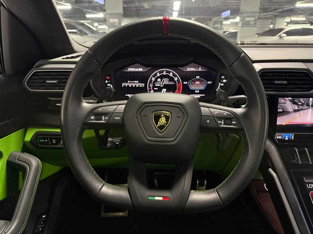 Lamborghini Urus — photo 08