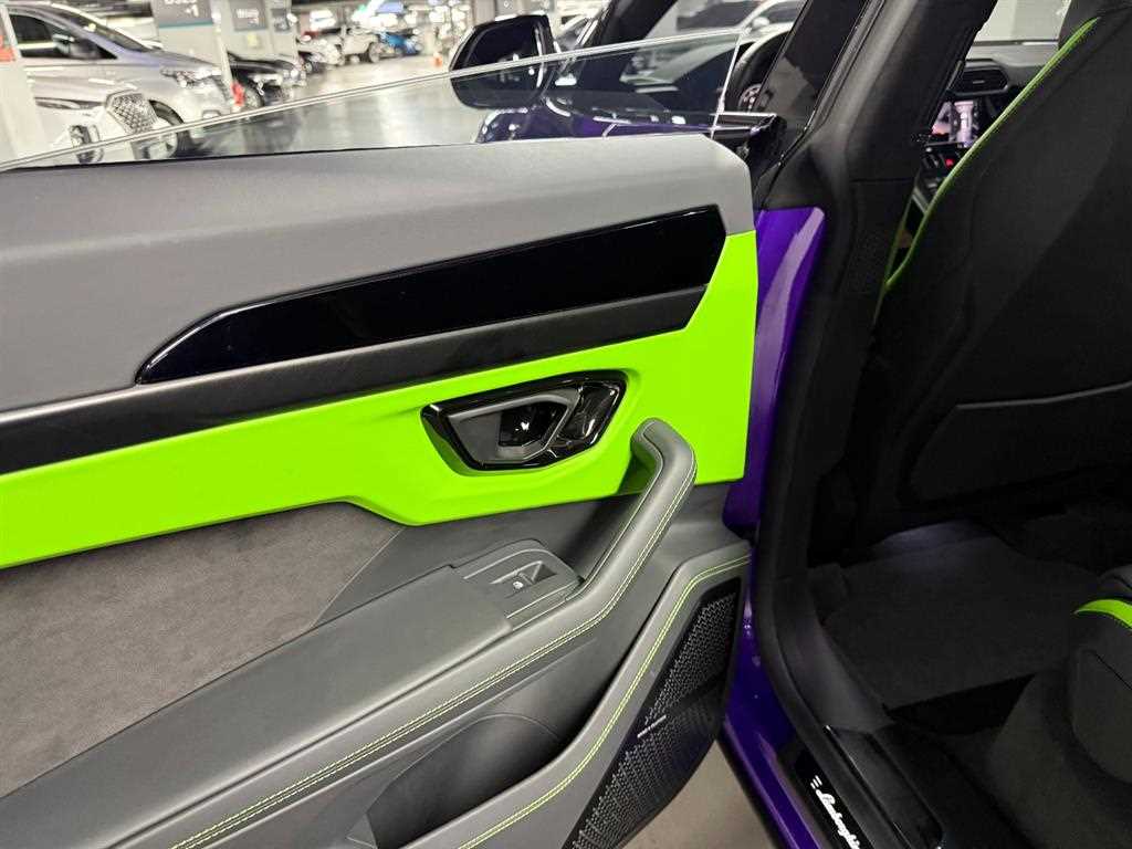 Lamborghini Urus — photo 14