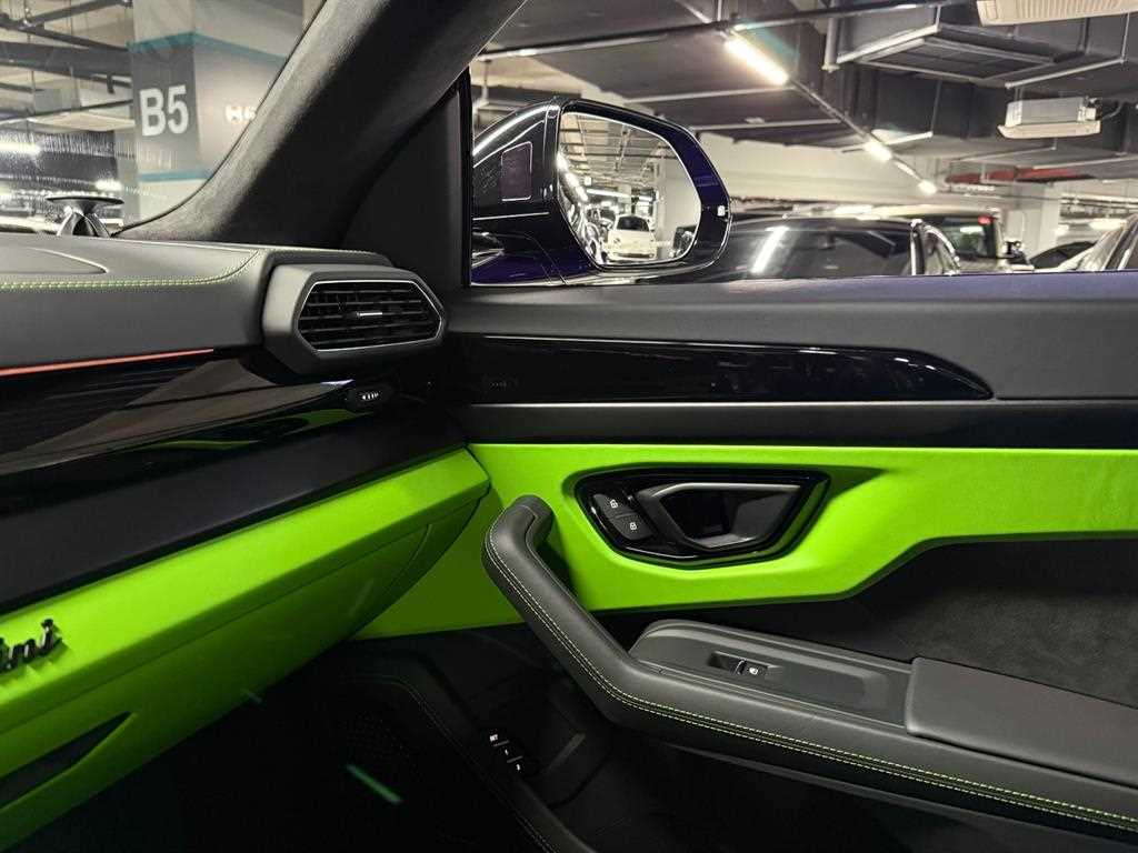 Lamborghini Urus — photo 16