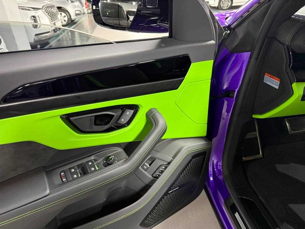 Lamborghini Urus — photo 18