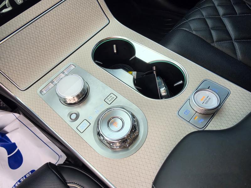 Genesis GV80 — photo 11