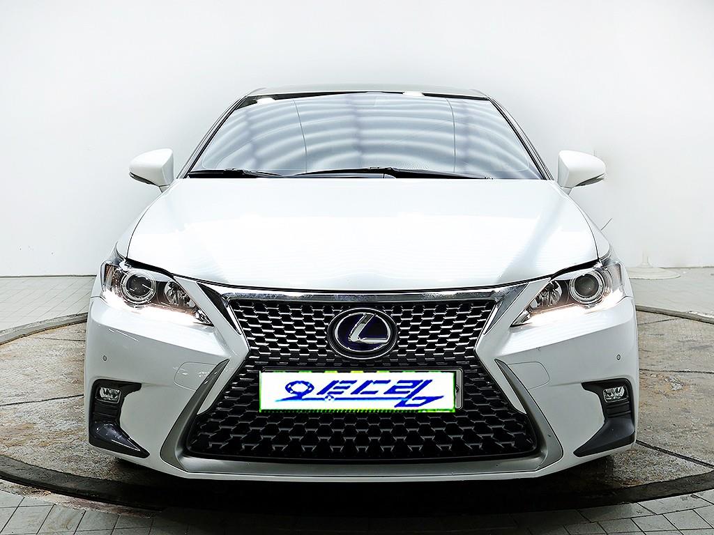 Lexus CT200h — photo 01