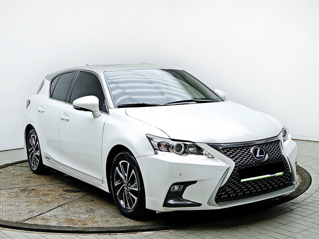 Lexus CT200h — photo 02