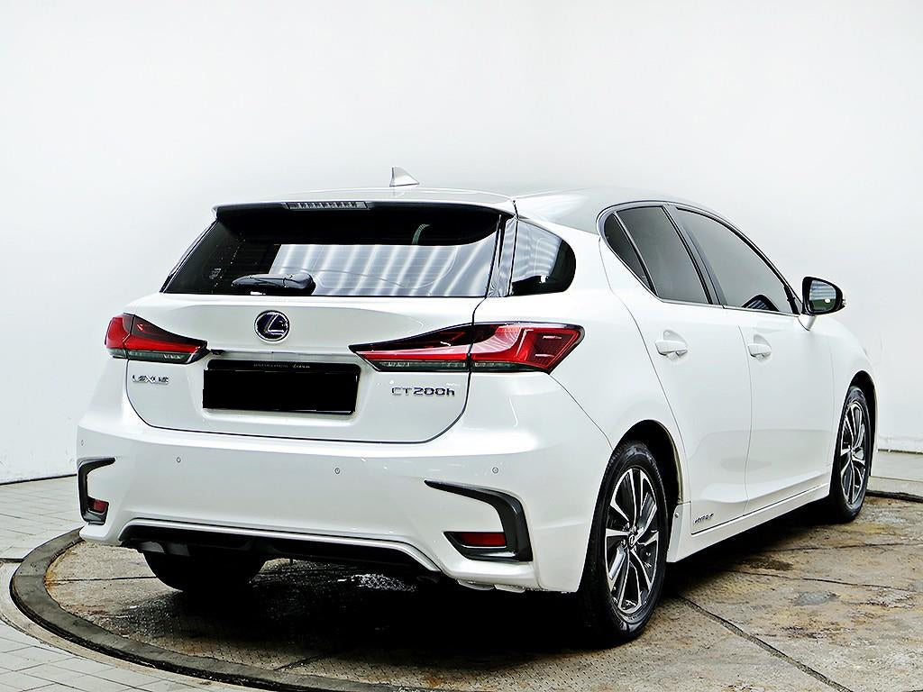 Lexus CT200h — photo 04