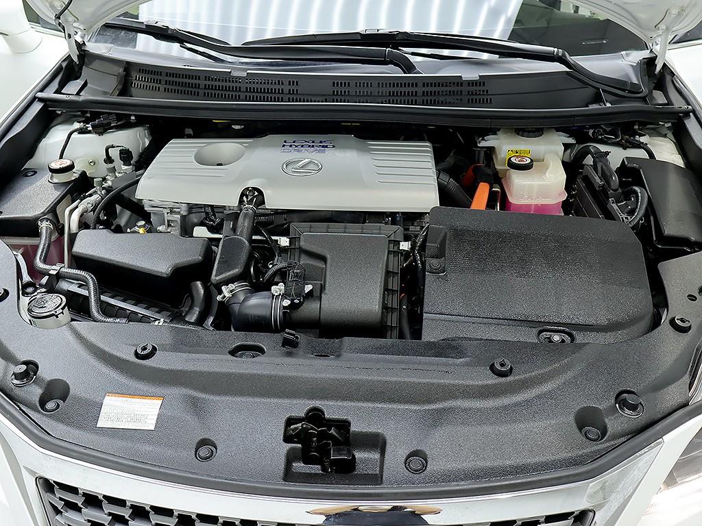 Lexus CT200h — photo 07