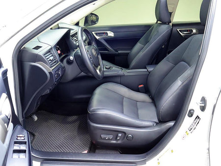 Lexus CT200h — photo 11