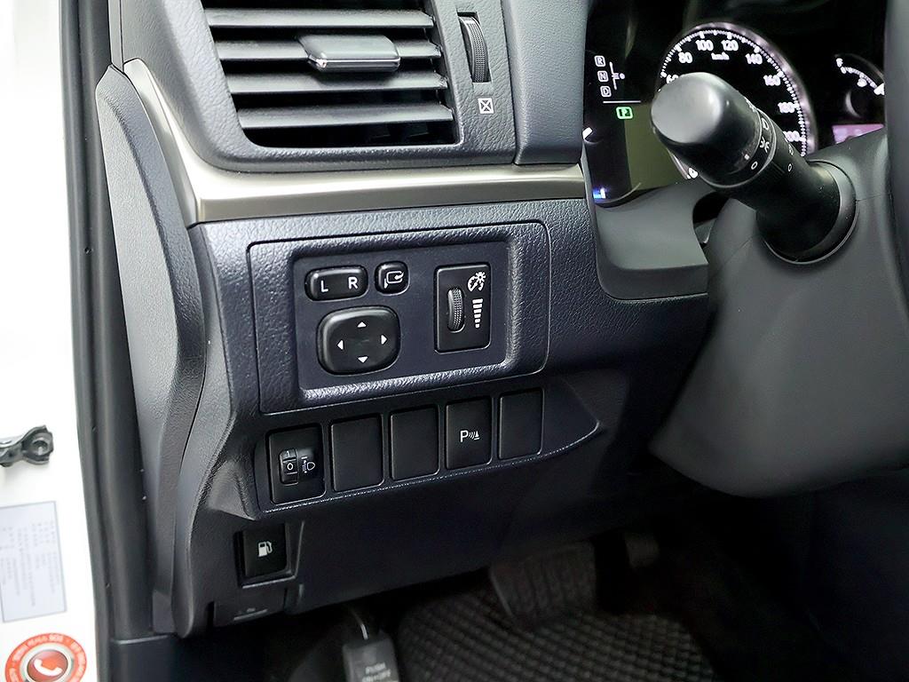 Lexus CT200h — photo 14