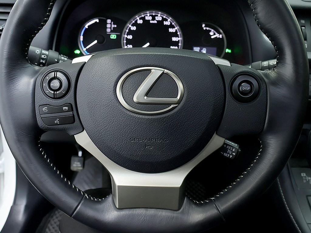 Lexus CT200h — photo 15